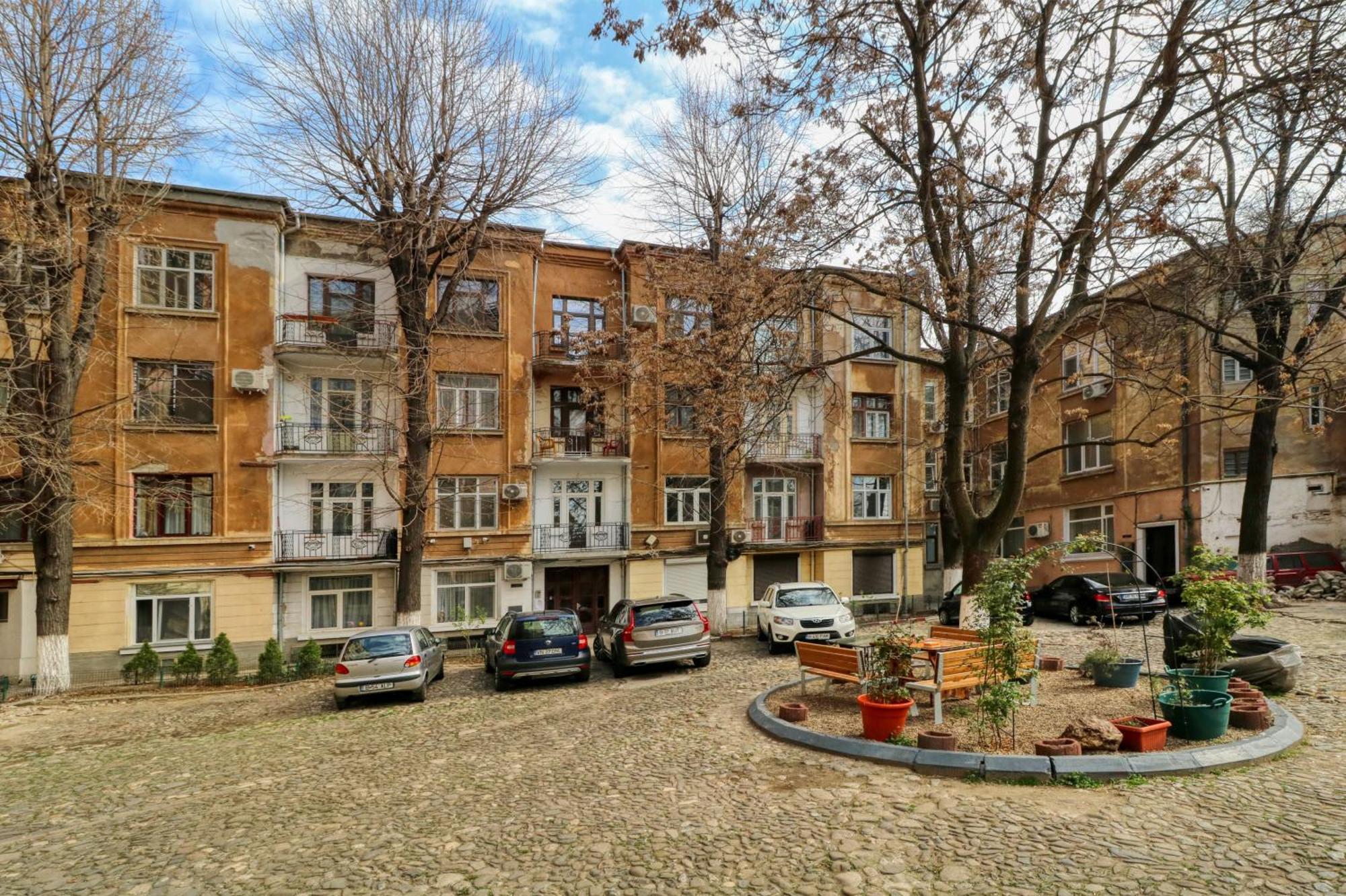 Neo-Classic Design Near Downtown Bucharest Exterior photo